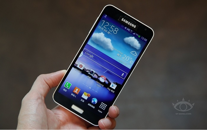 Смартфон Samsung Galaxy J и 3D планшет без очков Hammacher The No Glasses 3D Tablet | Обзоры бытовой техники на gooosha.ru