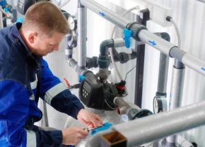 Промывка и дезинфекция внутренних водопроводов: что делать до заселения и после ремонта