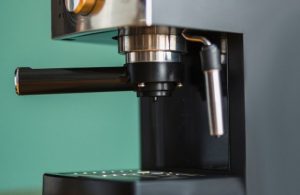 Протечка под поддоном Delonghi: устраняем за 30 минут